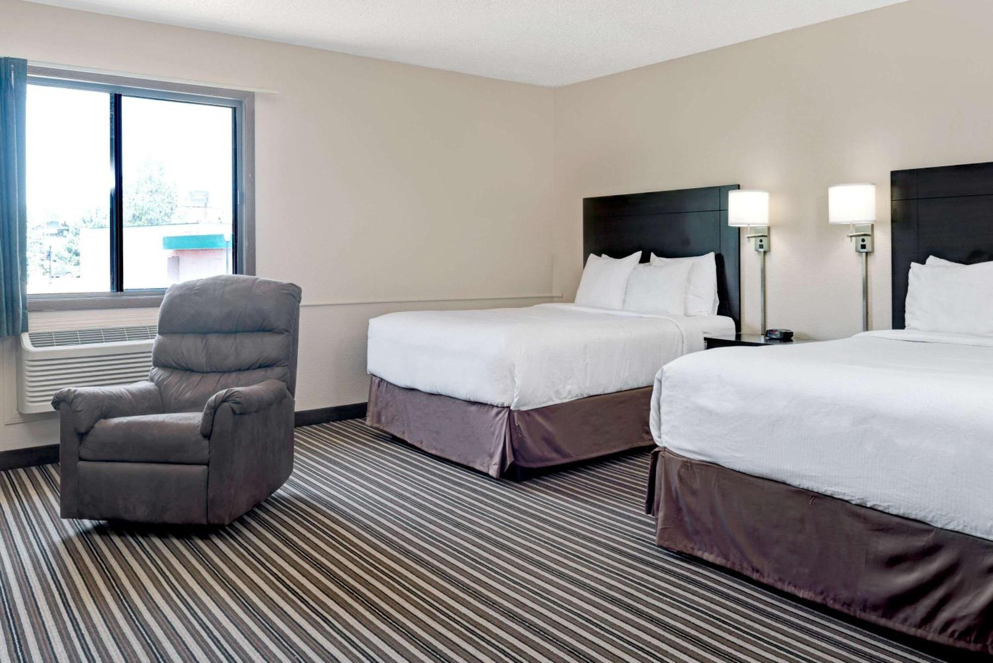 Queen Room with Two Queen Beds - Non-Smoking