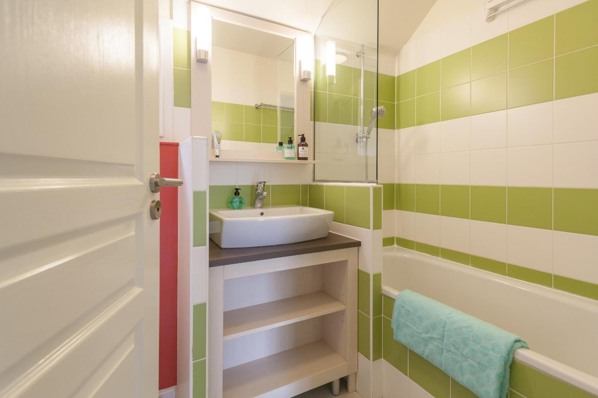 One-Bedroom Single-Story House Terrace,1551335701:JPEG