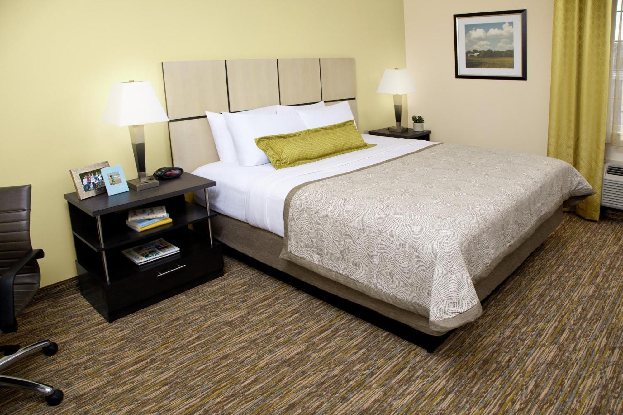 Queen Studio Suite - Hearing Accessible/ Non-Smoking