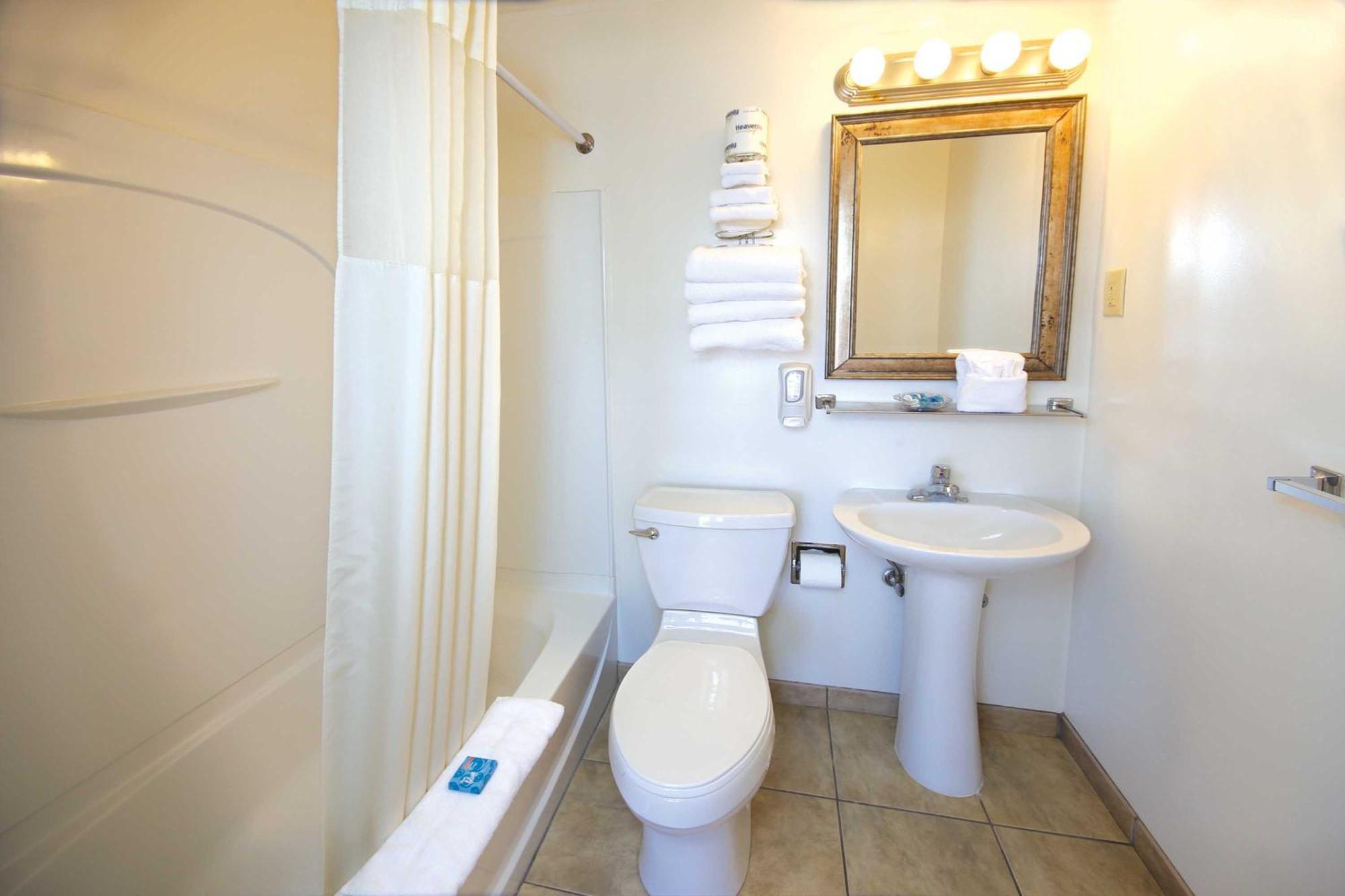 Direct Oceanfront Room-2 Double Beds