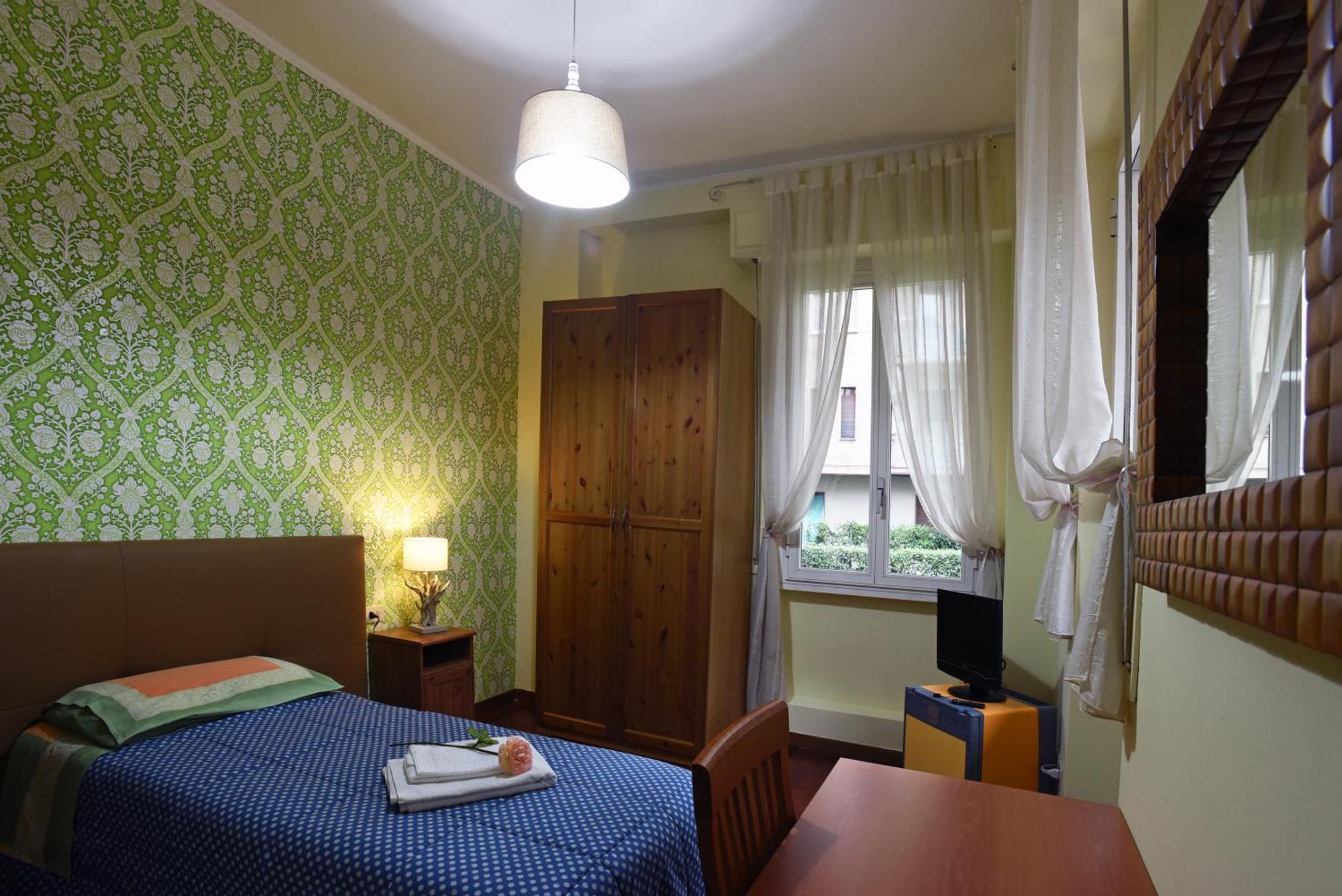 Single Room,682581291:JPEG