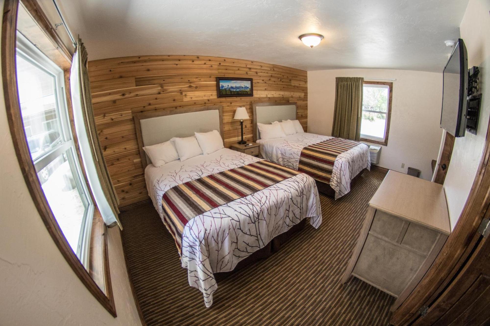 Deluxe Two-Bedroom Suite Kitchenette