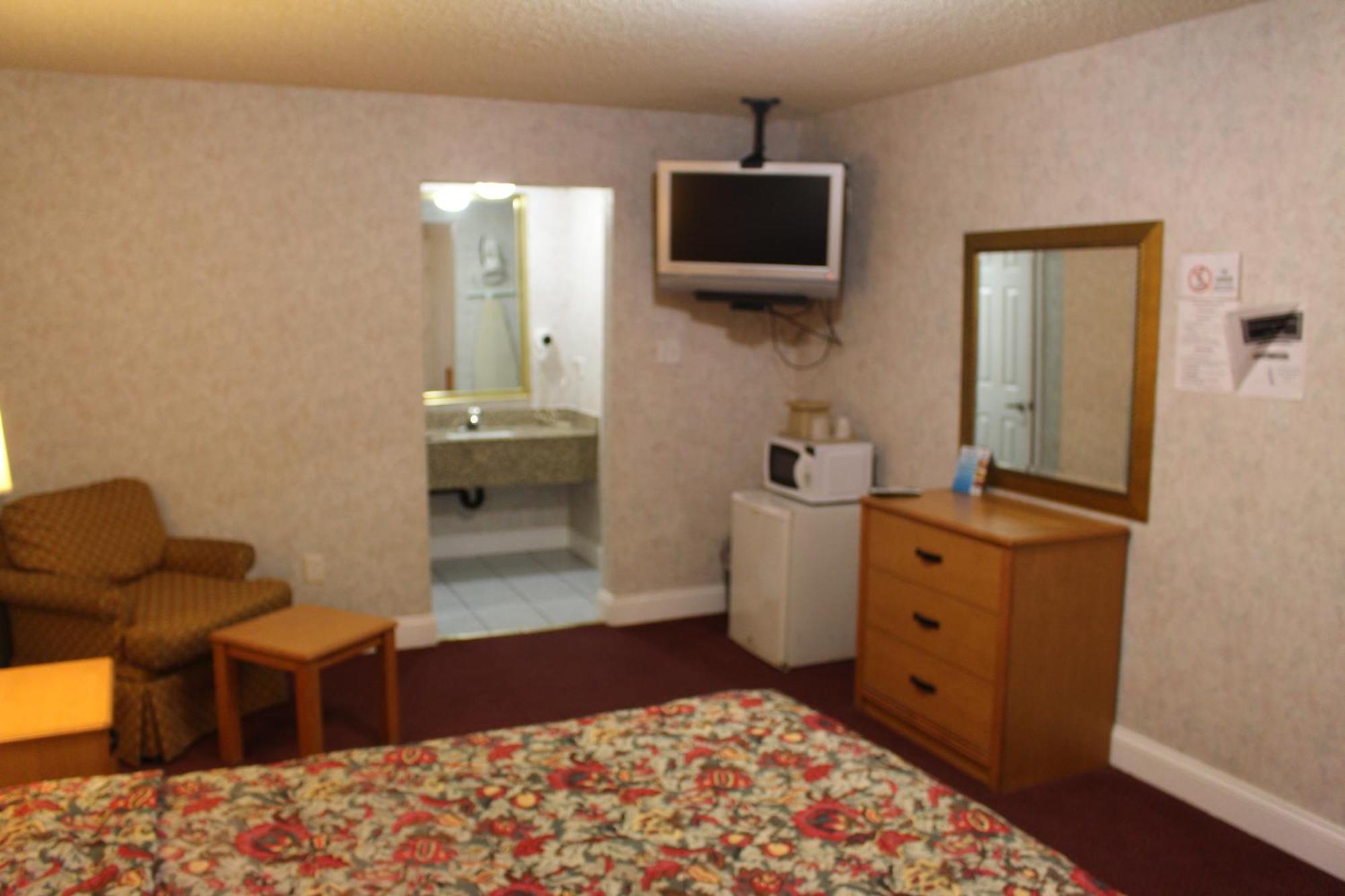 Deluxe King Room - Non-Smoking