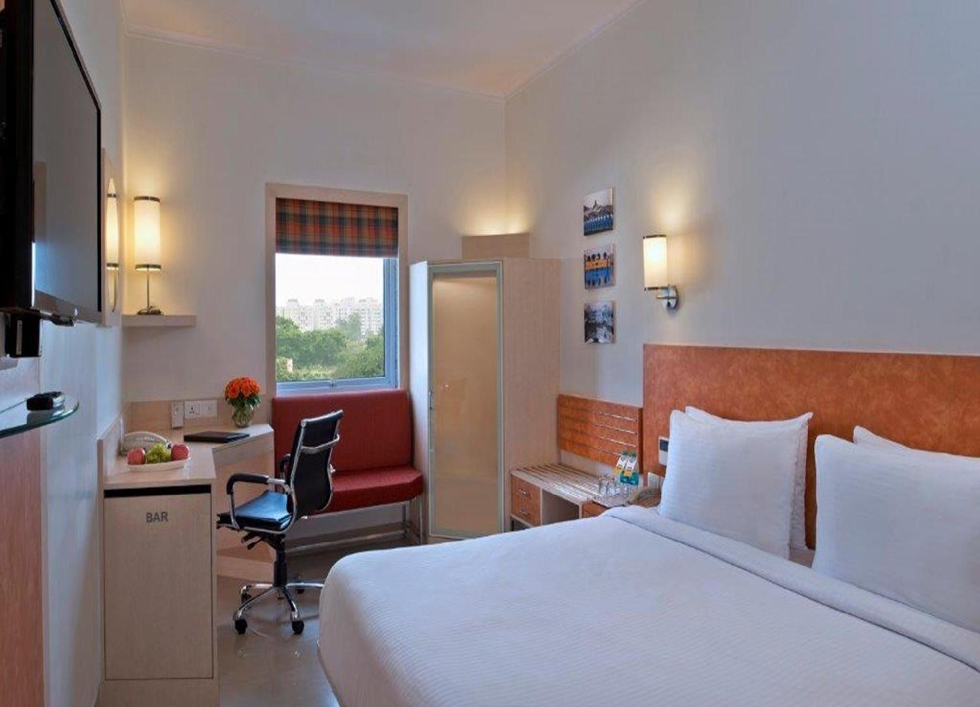 Studio Room City View: Enjoy Happy Hours with 1+1 offer on Alcoholic Beverages, Soft Beverages, 15% off on F&B