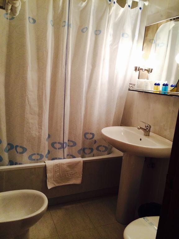 Single Room,1543743529:JPEG