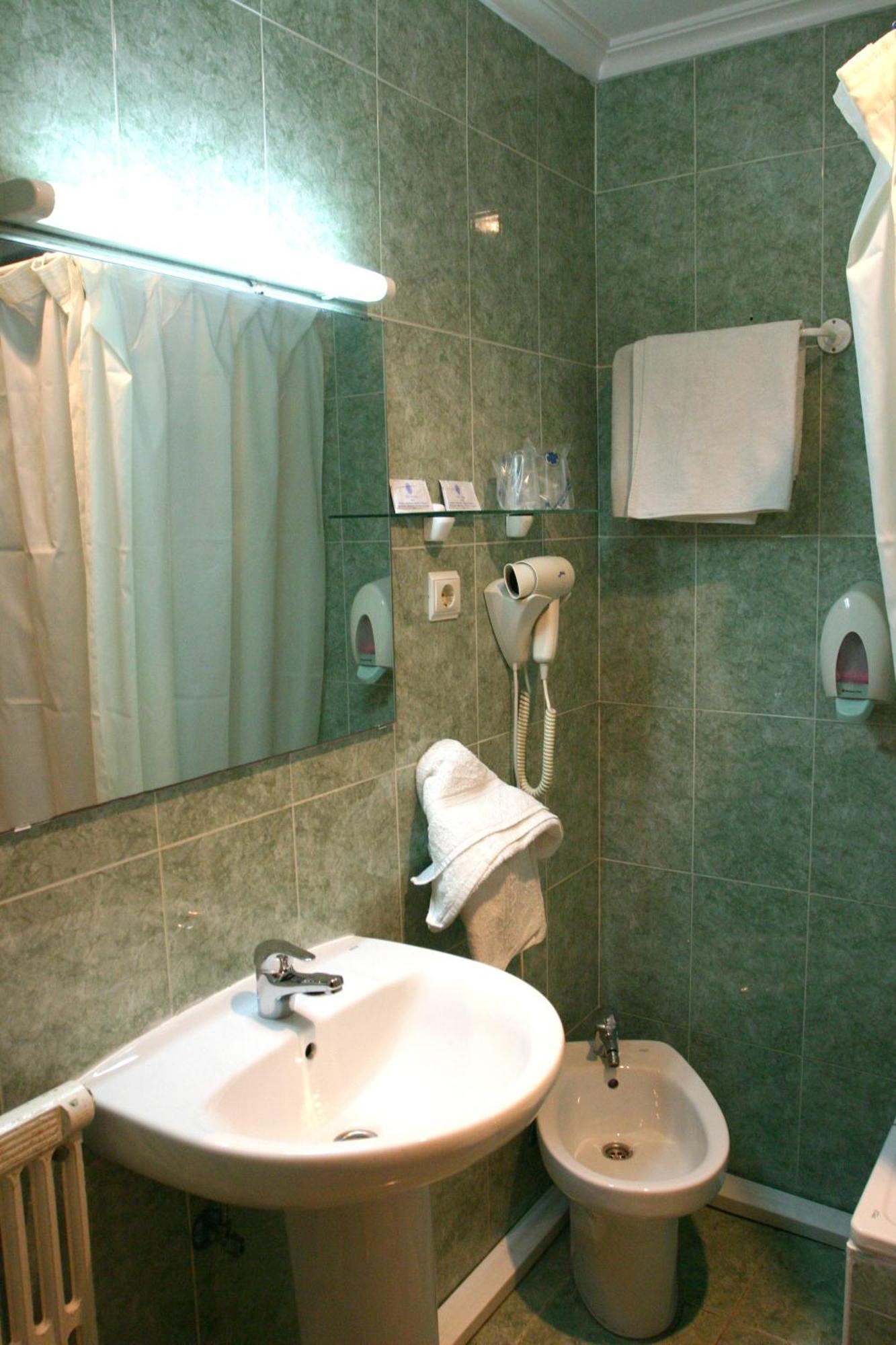 Single Room,684917589:JPEG