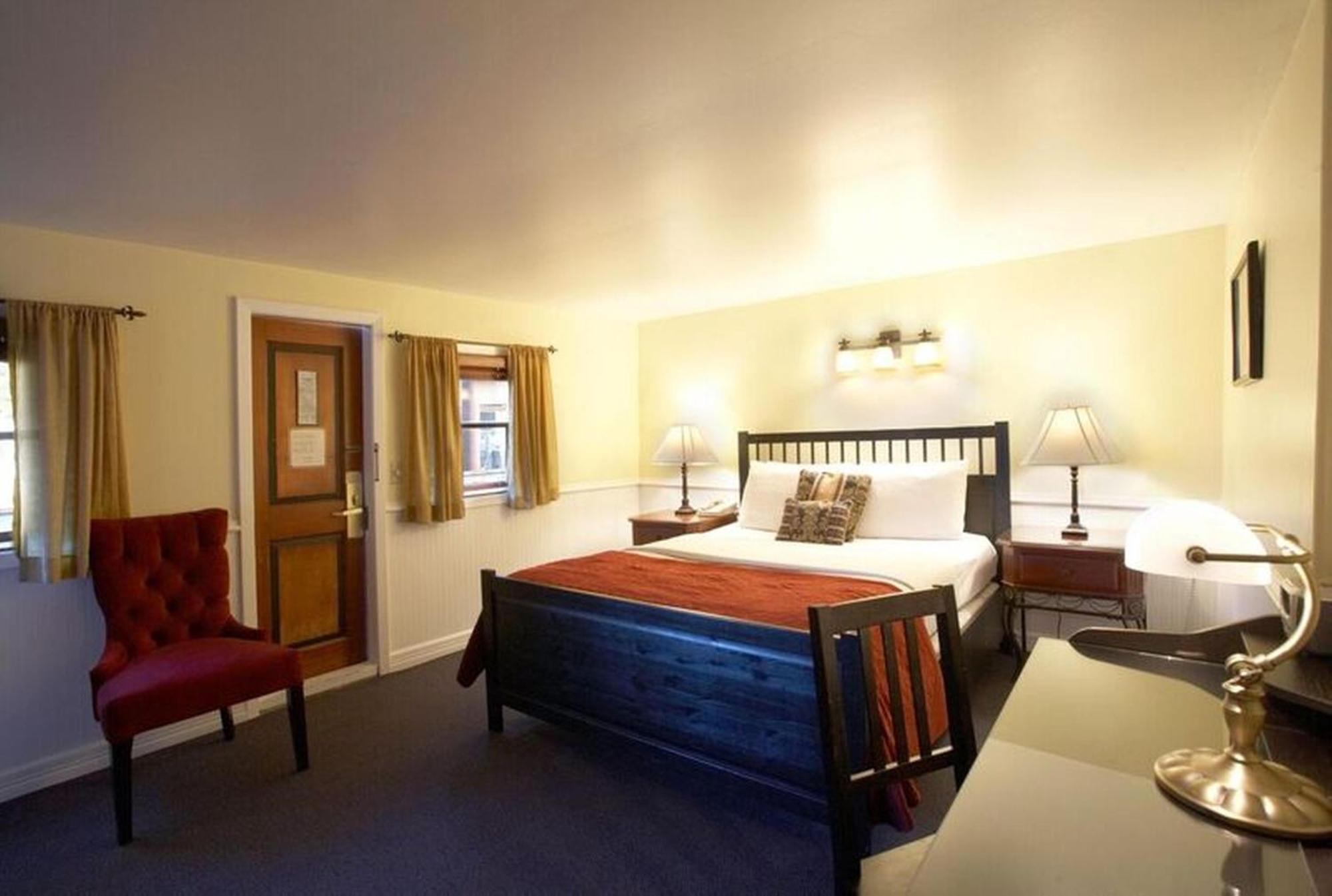 City View Queen Stateroom