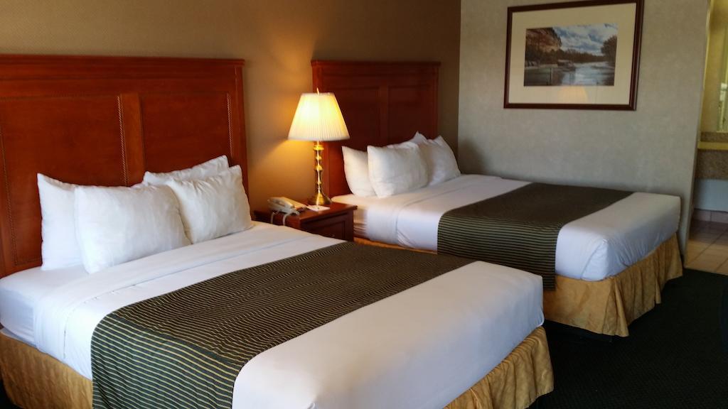 Queen Room with Two Queen Beds - Mobility Access/Non-Smoking
