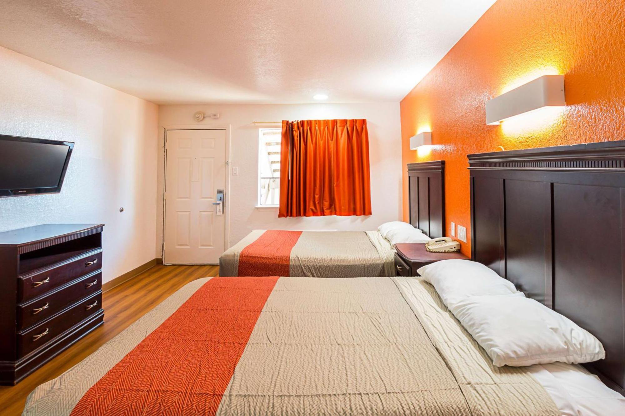 Deluxe Quadruple Room Non-Smoking