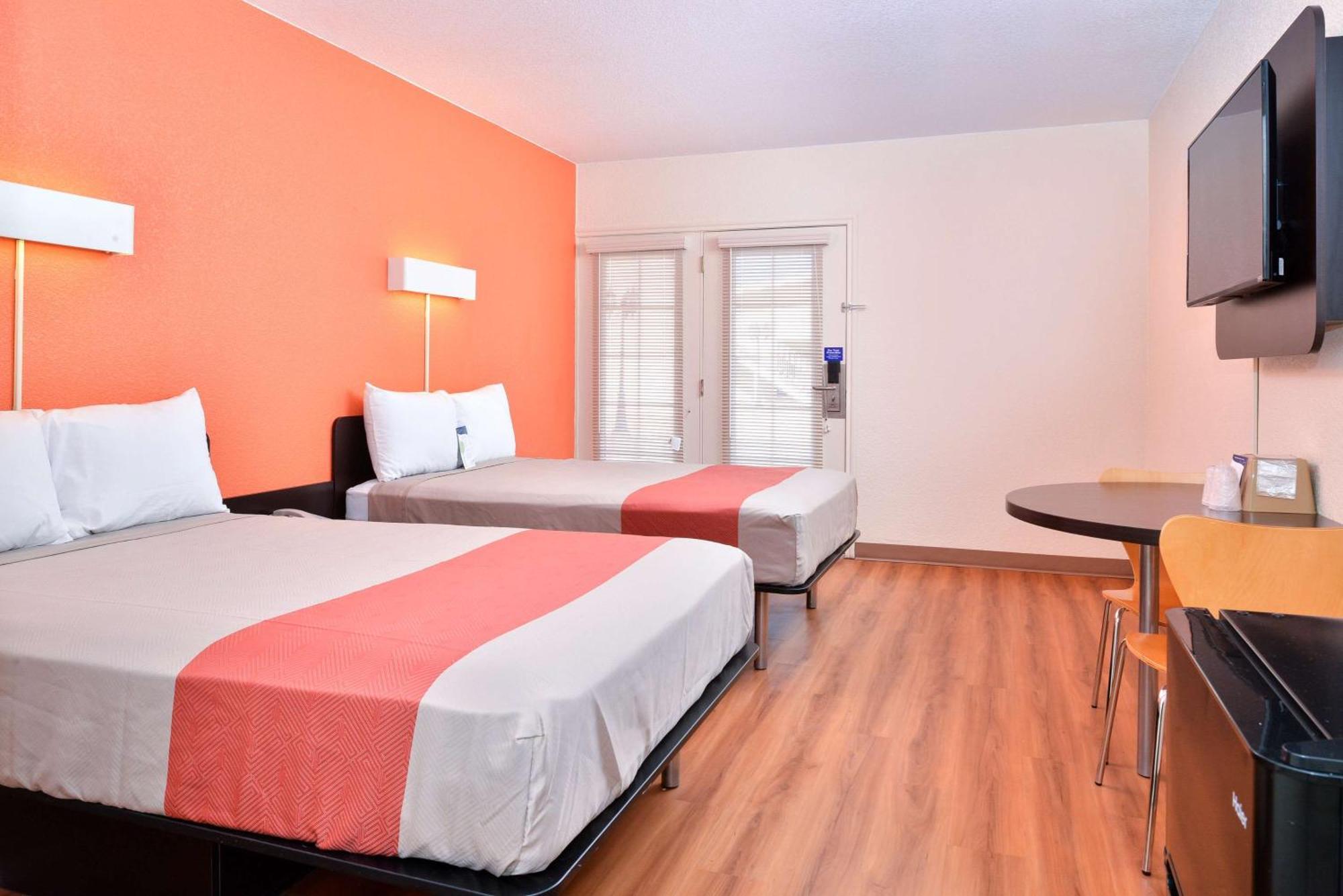 Double Room with Two Double Beds - Non-Smoking