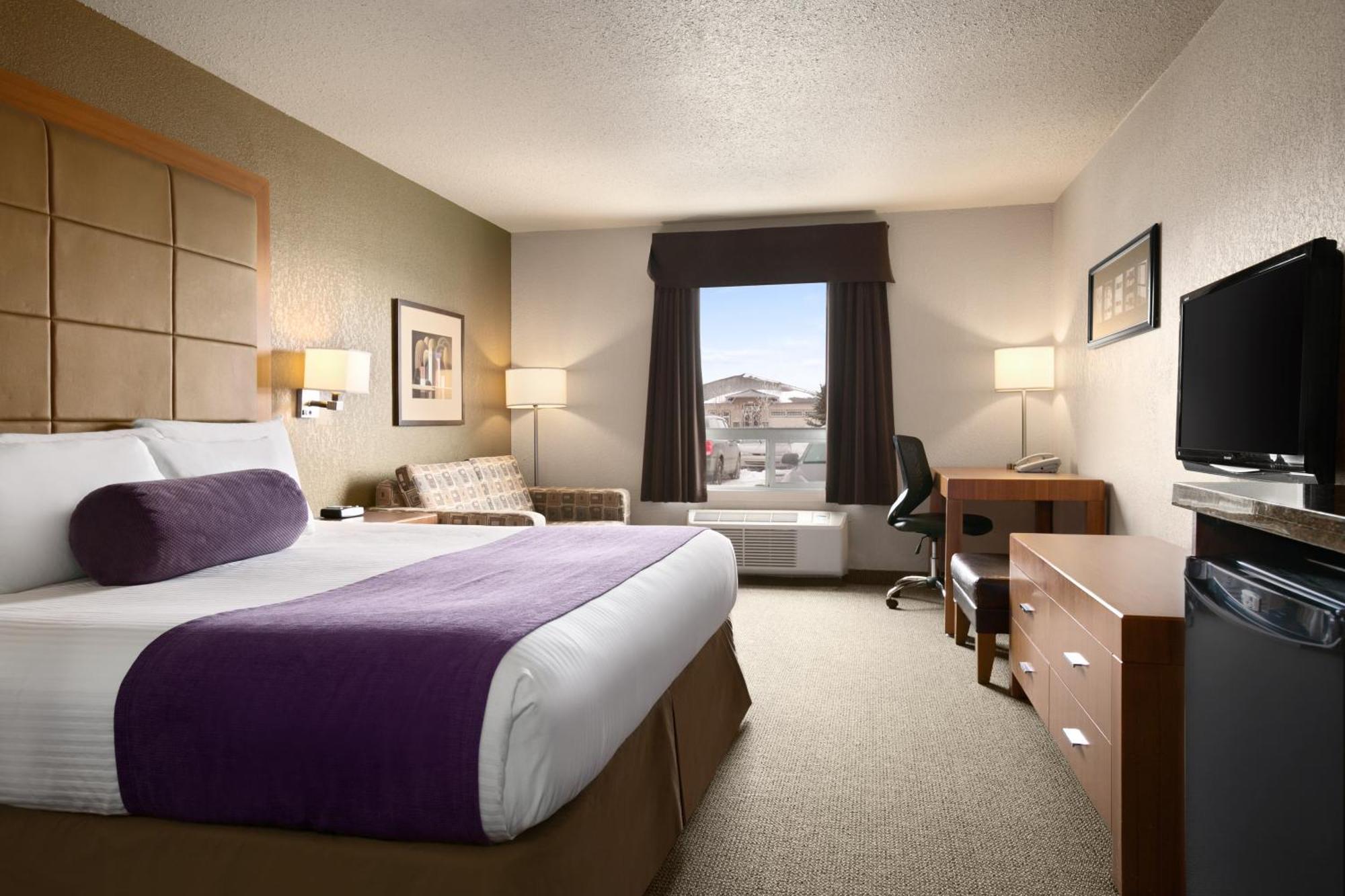 Queen Room with Bath Tub - Mobility Accessible/Non-Smoking