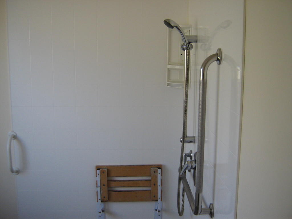One-Bedroom Apartment with Twin Bed
