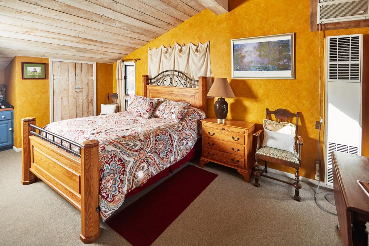 Queen Room with Balcony