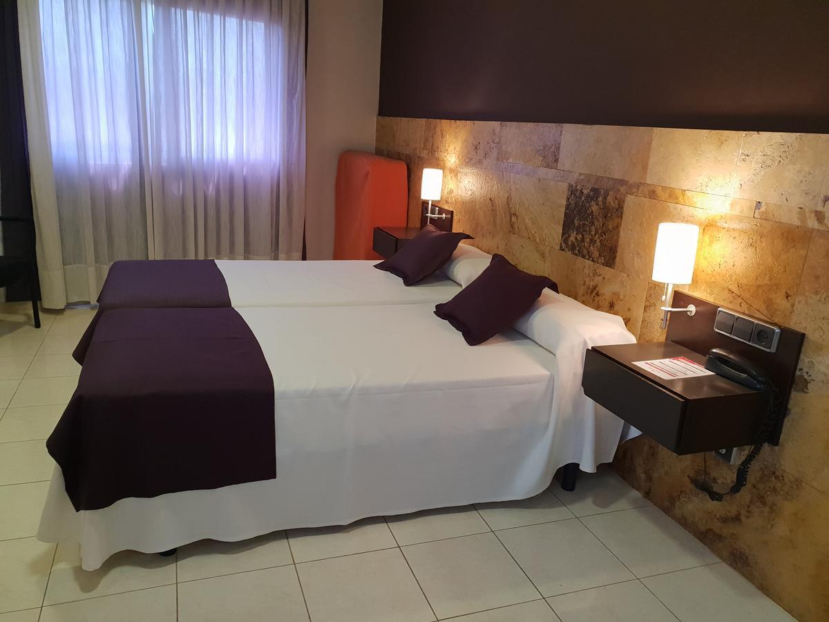 Triple Room,695401830:JPEG