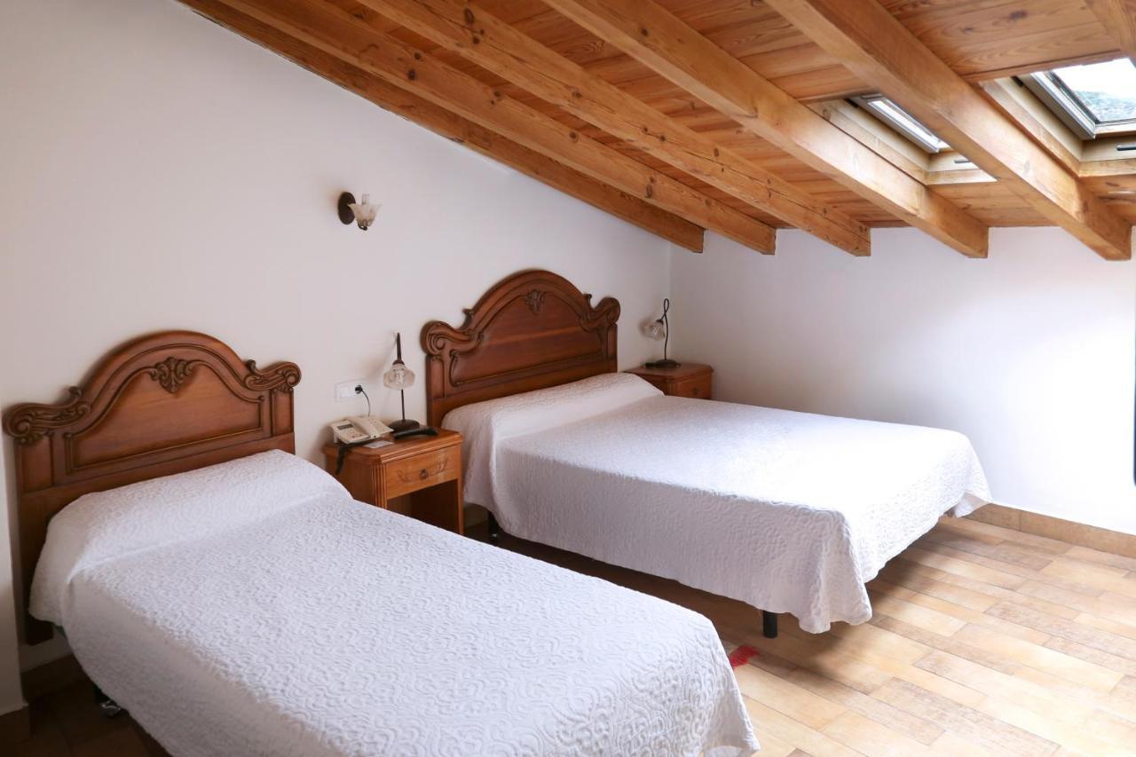 Twin Room Attic,695542644:JPEG