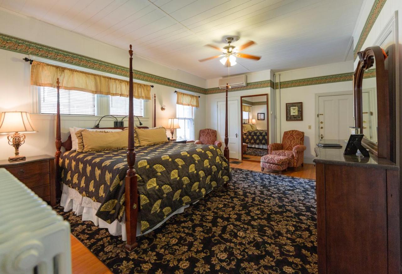 Deluxe King Suite