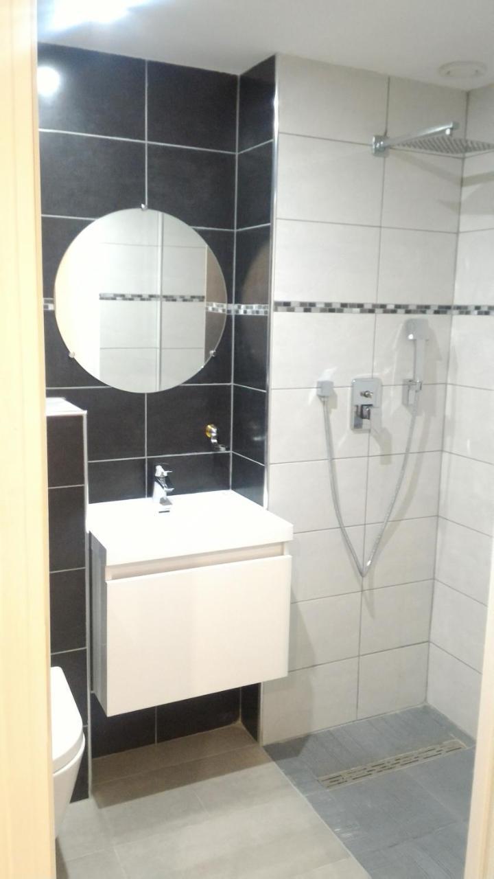 Single Room,696639369:JPEG