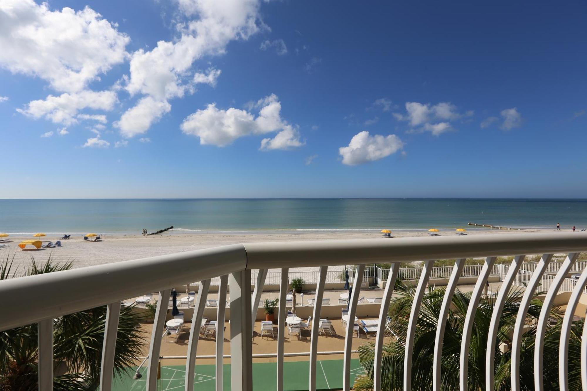 King Studio - Gulf and Pool View (Disability Access)