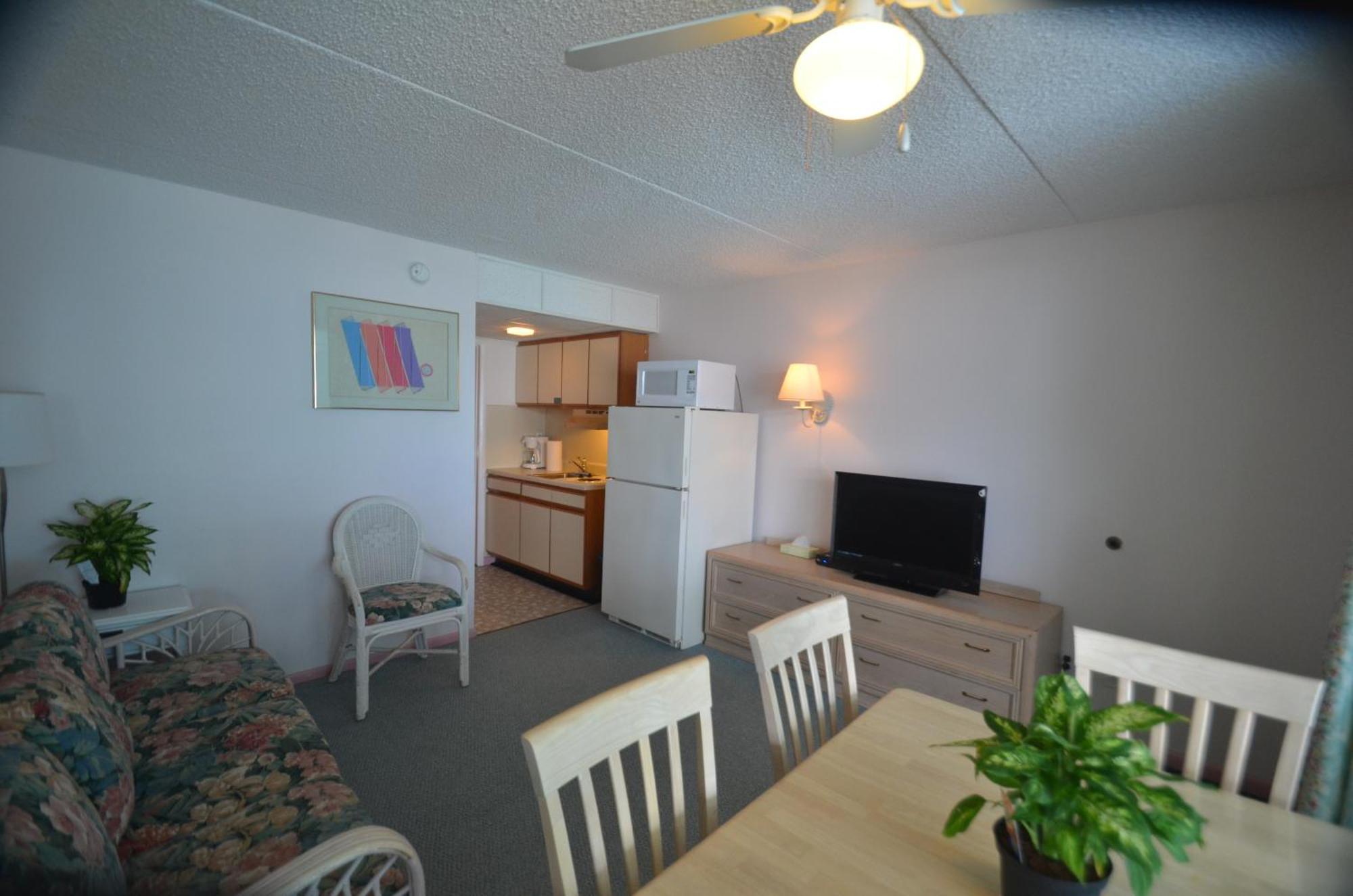 One-Bedroom Suite with Kitchen