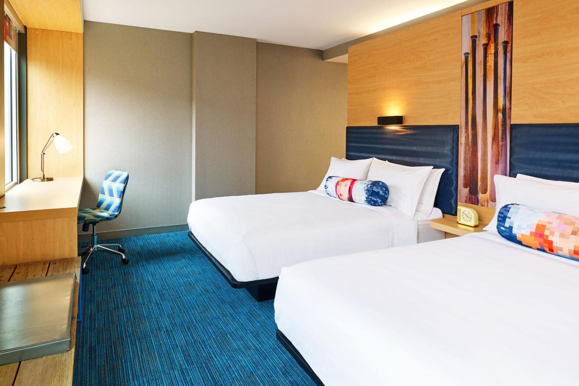 Guest room, 2 Queen, City view