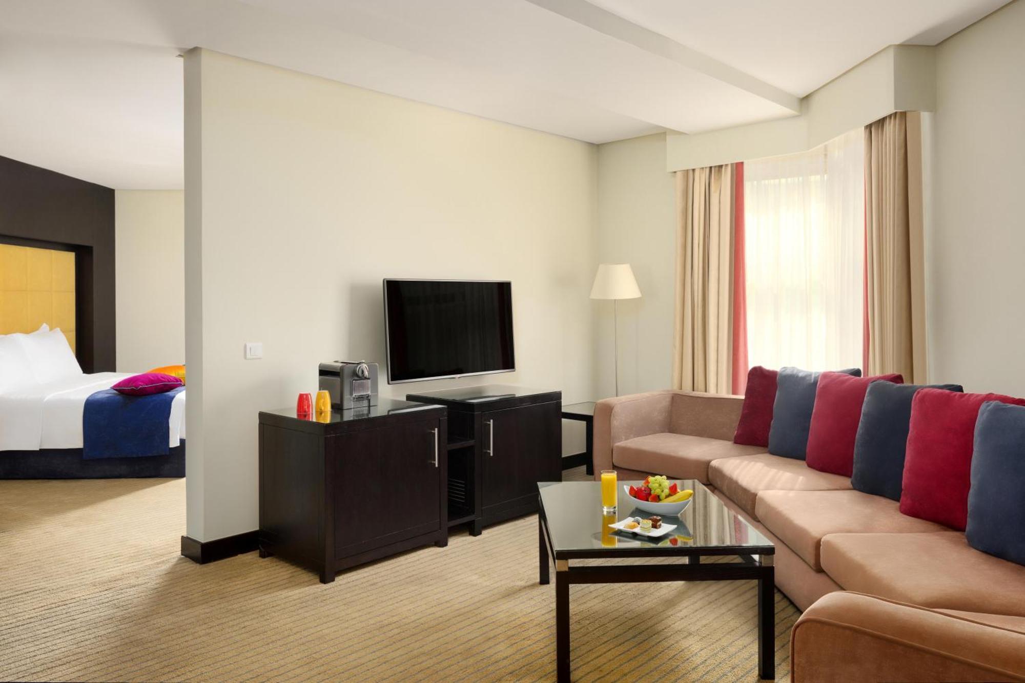 Junior Suite Traditional,766175098:JPEG
