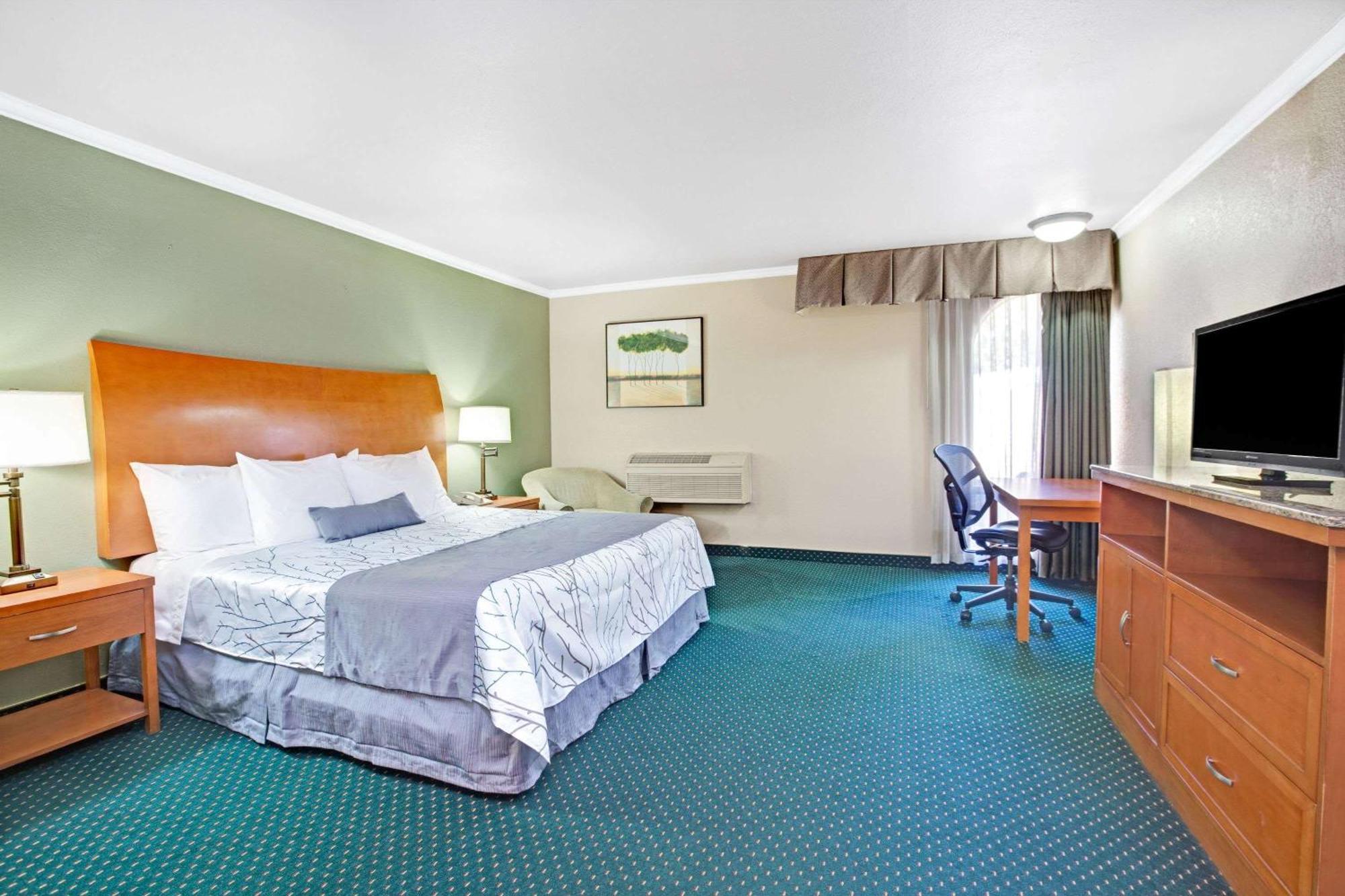 Queen Room - Mobility Access/Non-Smoking