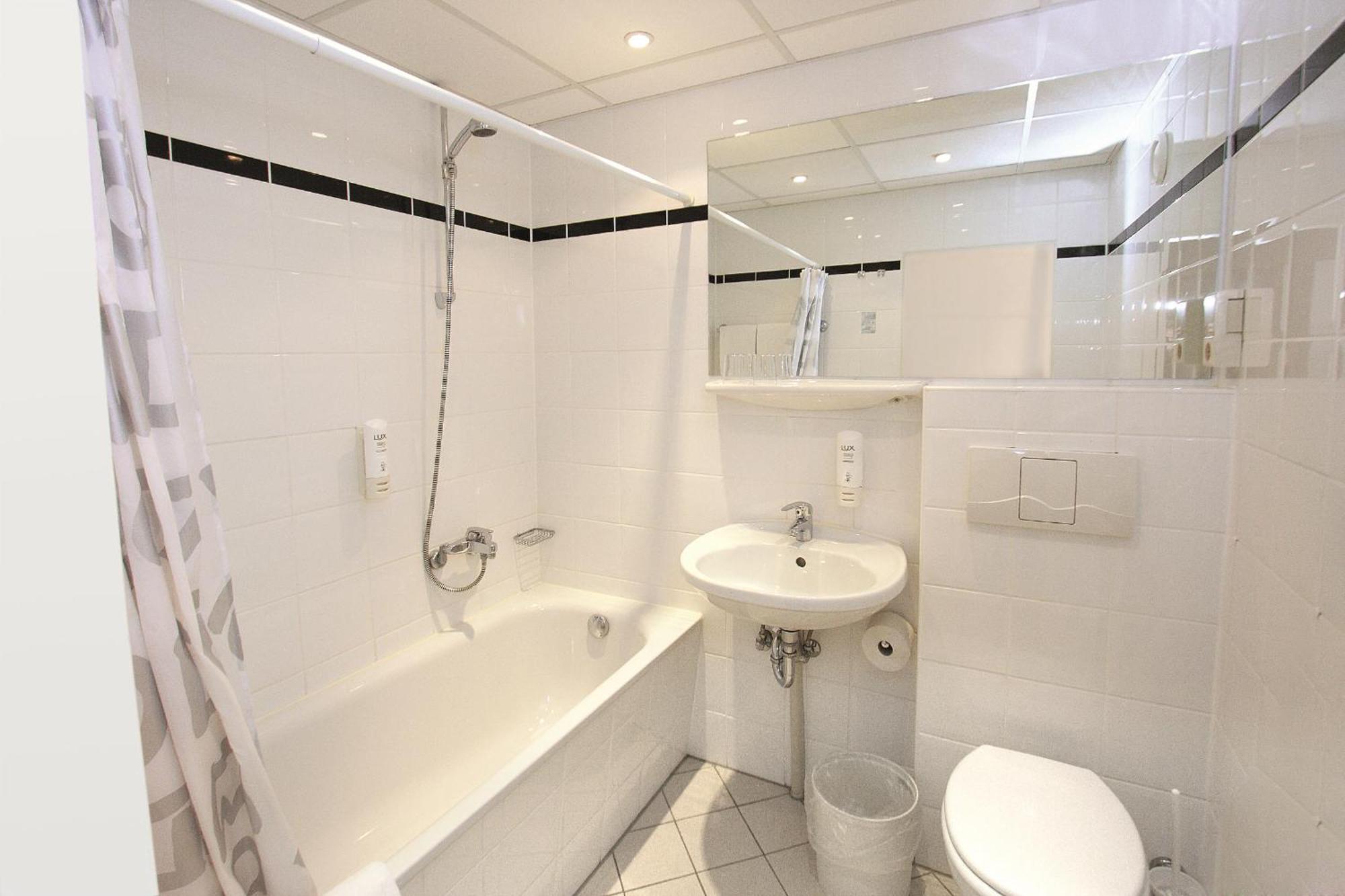 Standard Suite 1 double bed 2 sofas