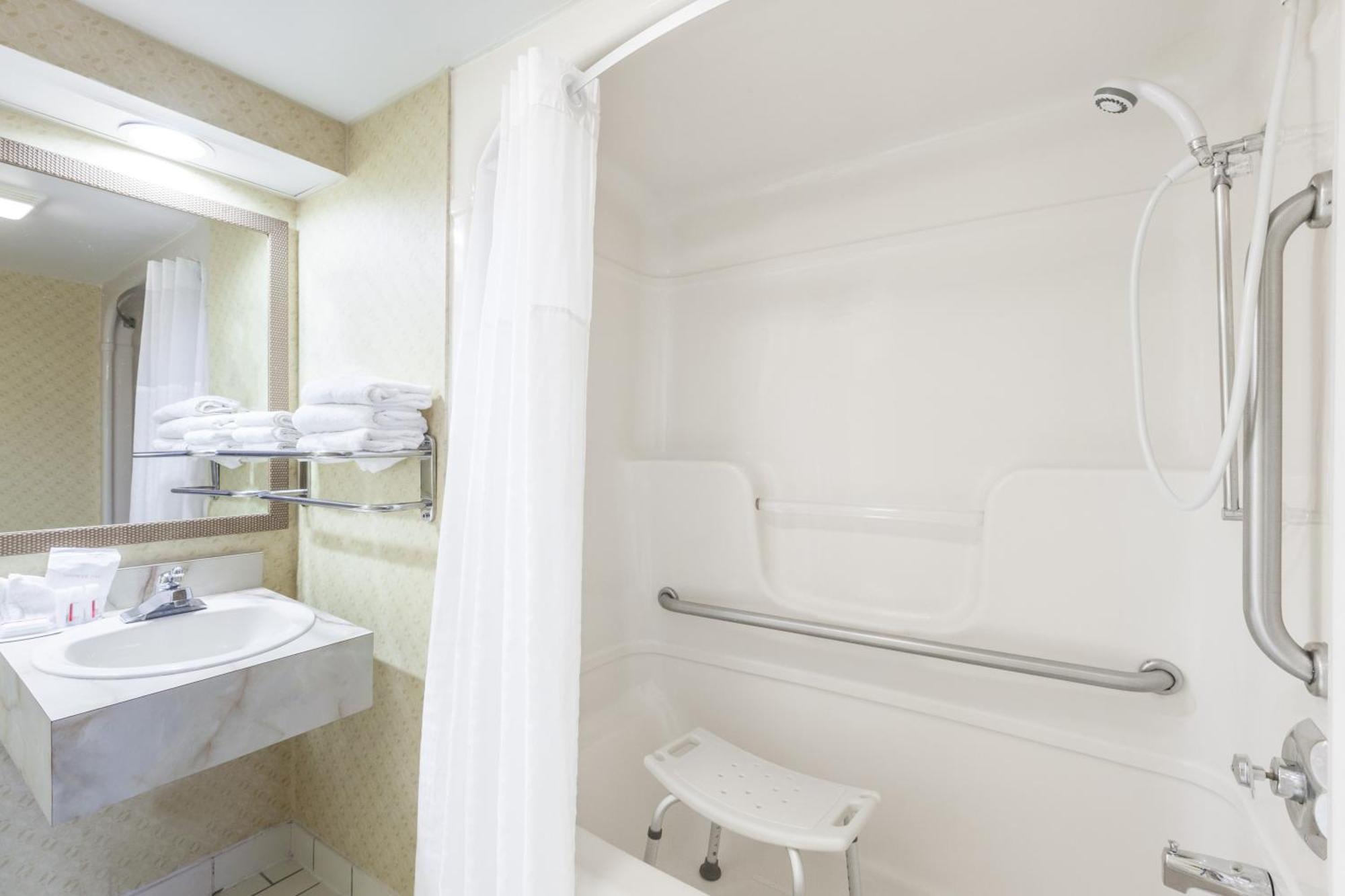 2 Double Beds, Mobility/Hearing Accessible Room, Bathtub w/ Grab Bars, Non-Smoking