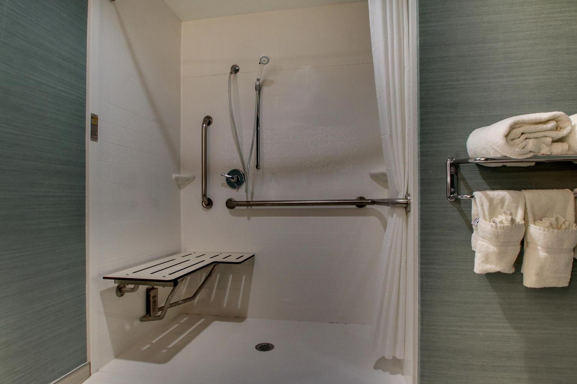 King Room with Roll-in Shower - Disability Access/Non-Smoking