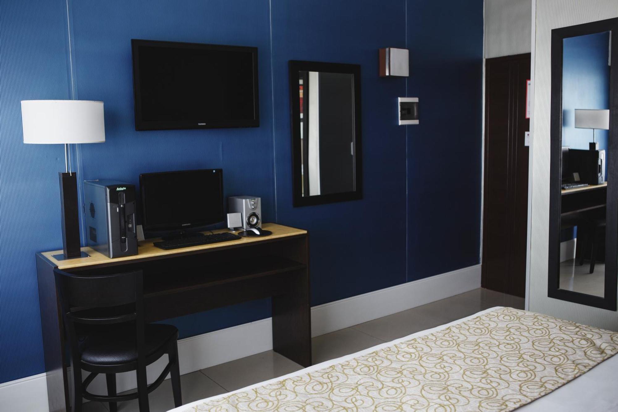 Quarto com Cama de Casal ou 2 de Solteiro
