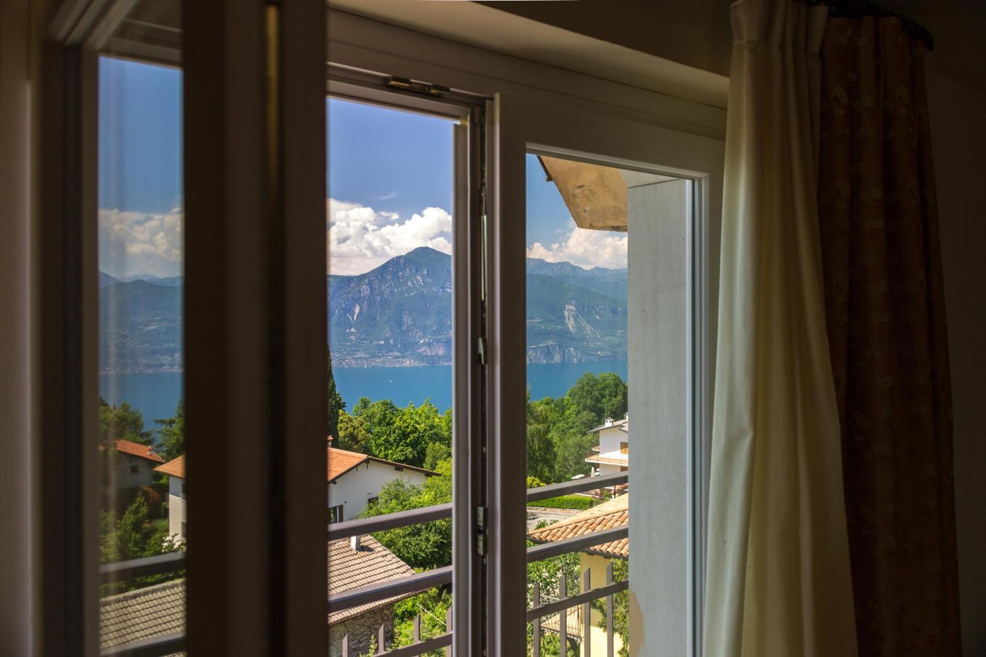 Deluxe Double or Twin Room Lake View