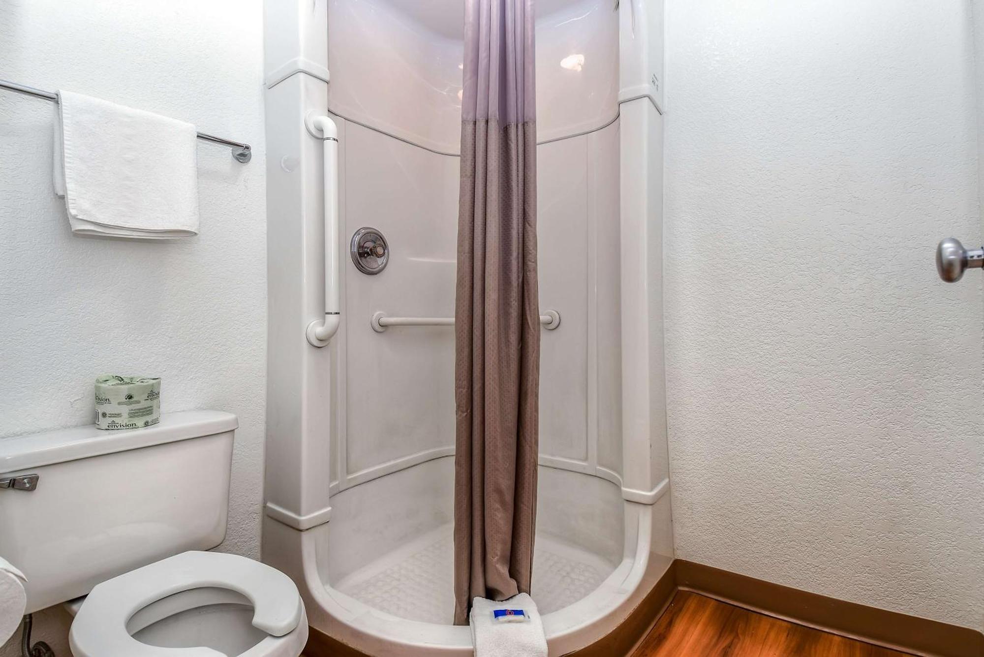 Double Room Disability Access Roll Shower,1211473924:JPEG