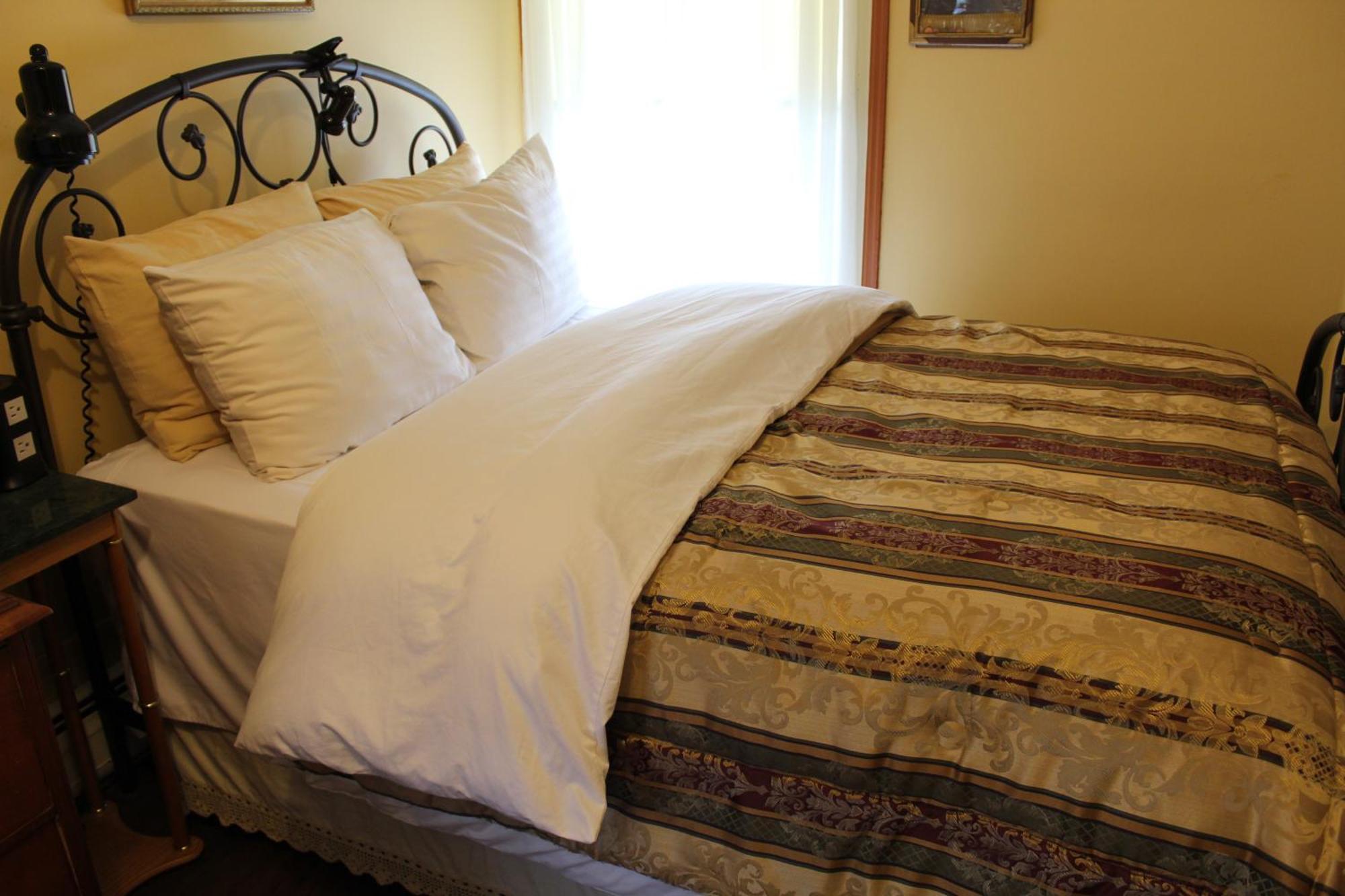 Standard Room 1 Full Bed