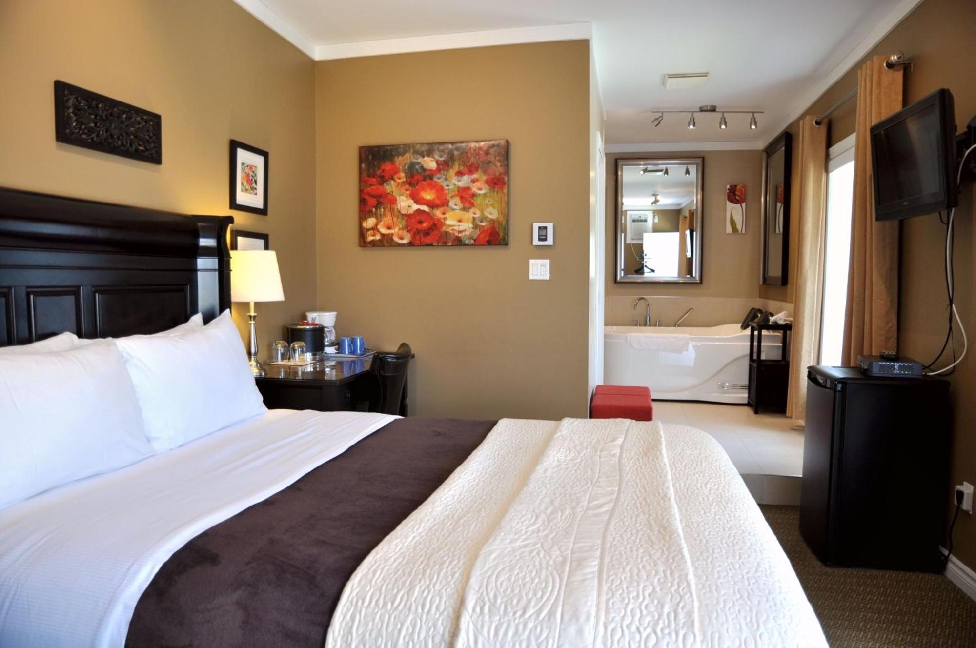 Queen Room with Spa Bath