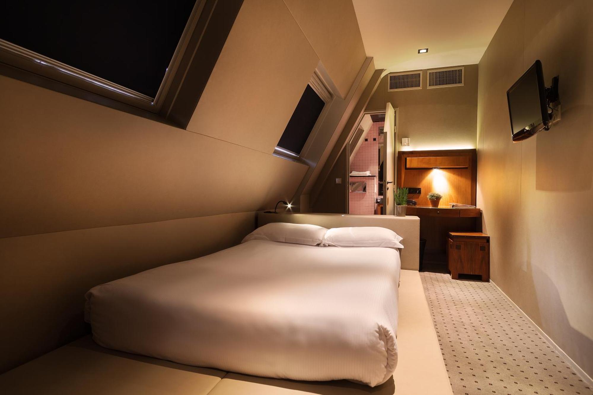 Single Room,842092076:JPEG
