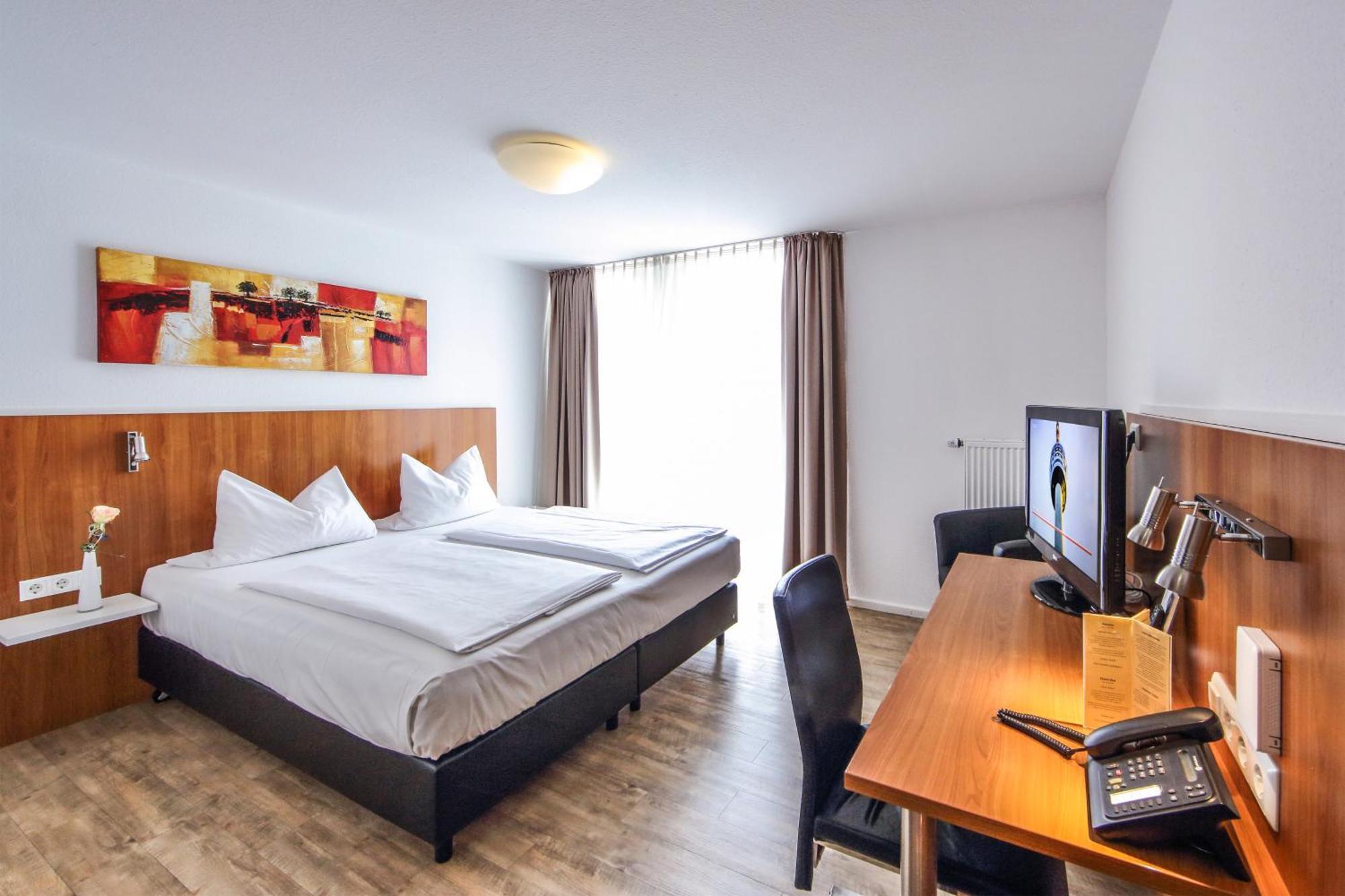 Standard Queen Room
