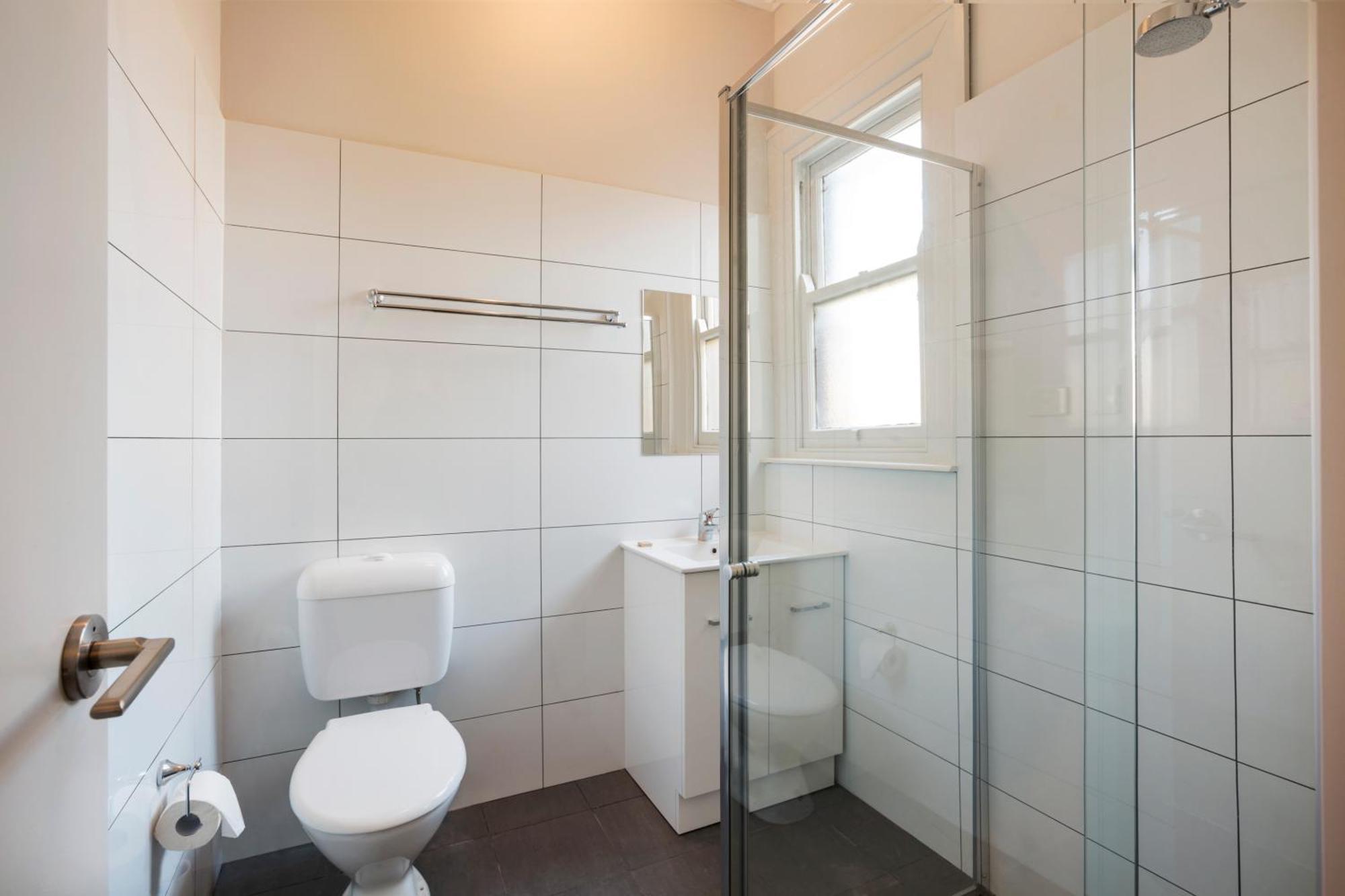 Economy Queen Shared Facilities