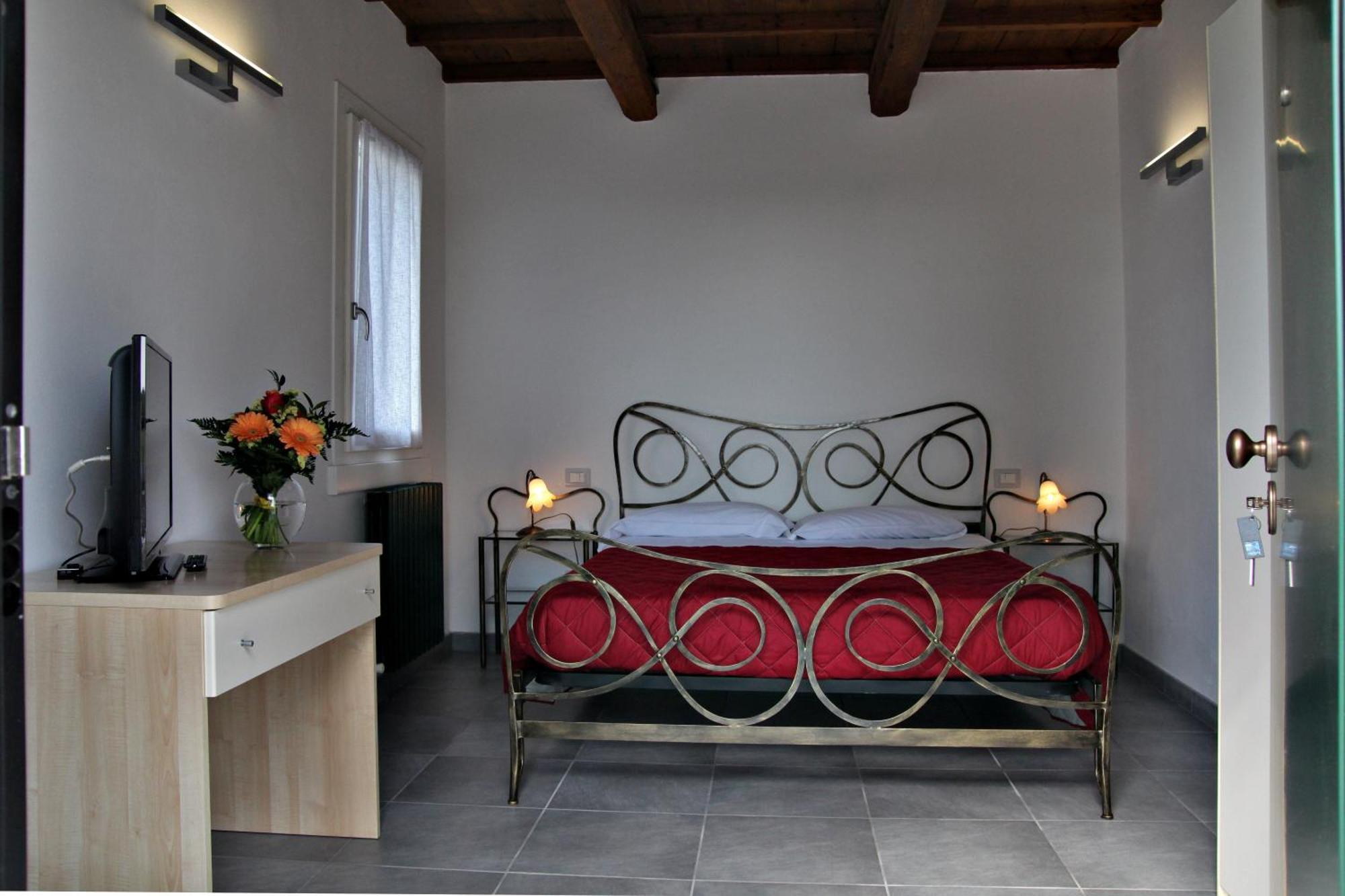 Double Room,525976461:JPEG