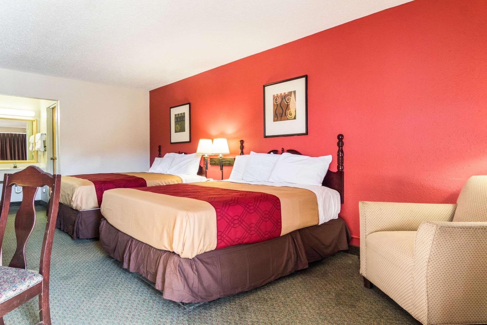Queen Room Two Queen Beds Smoking