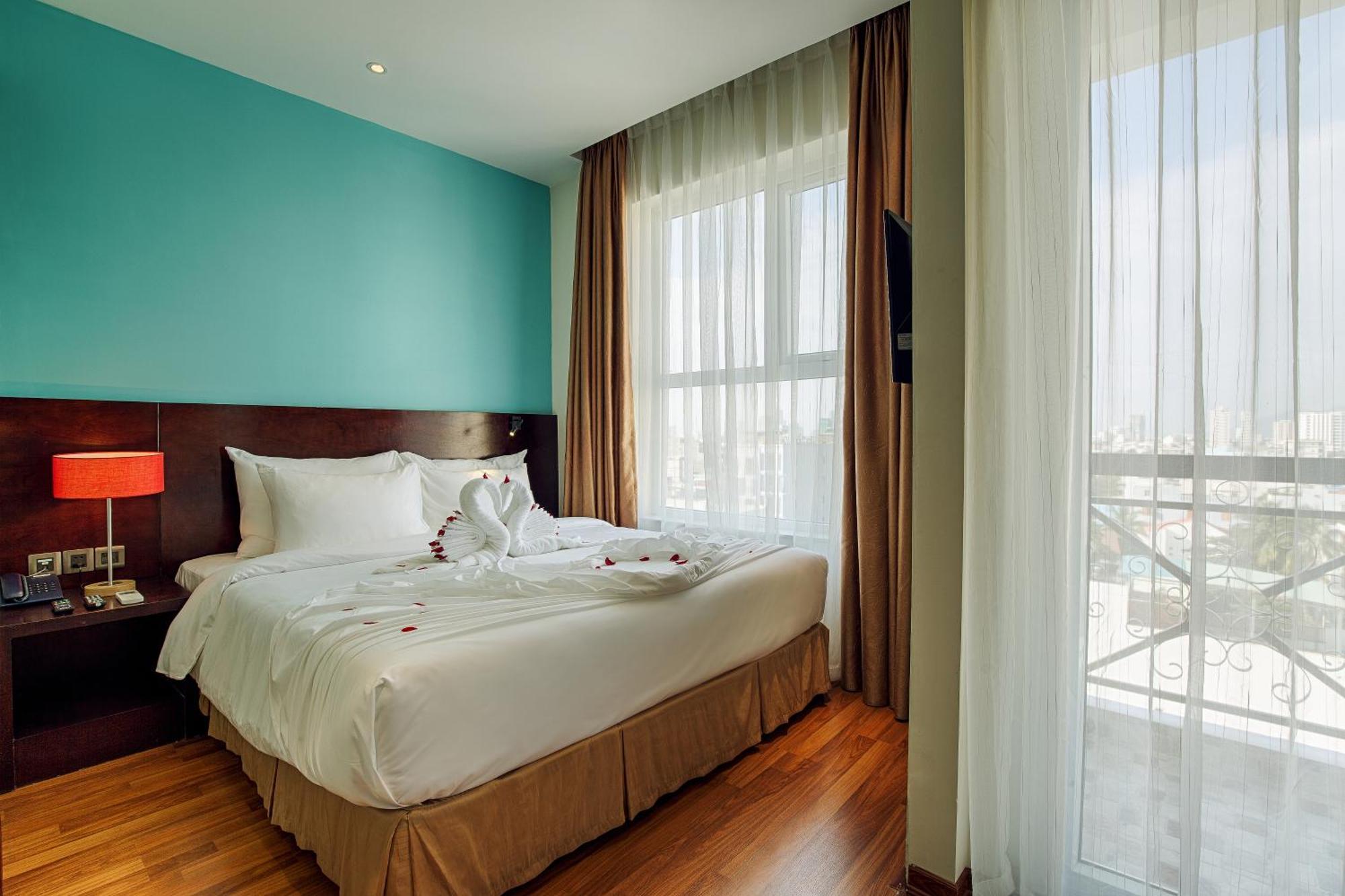 Deluxe Double – Free 01 Vietnamese Pan Bread for Stays 2+ Nights