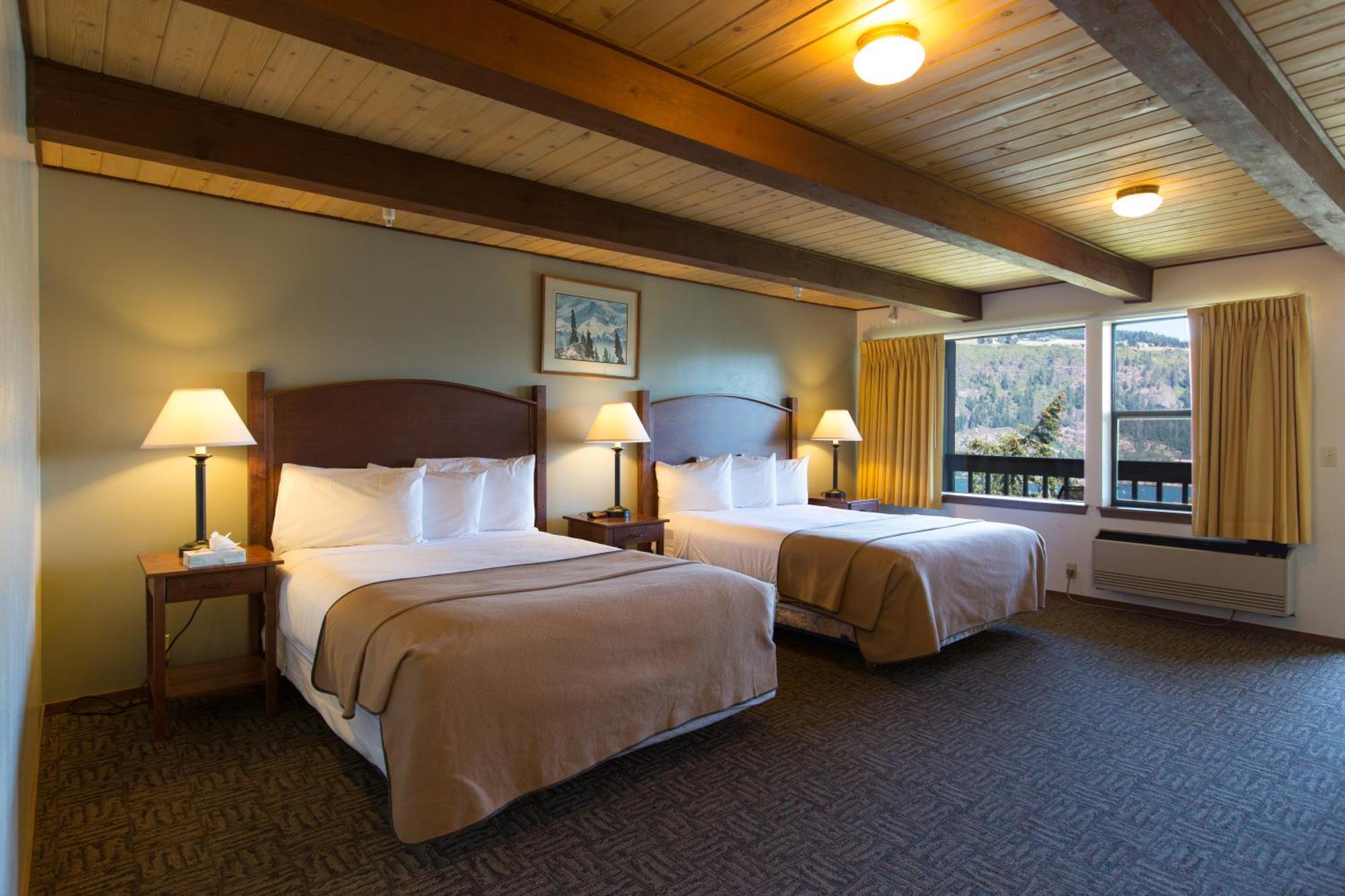 2 Queen Beds, River View with Balcony (Pet Friendly)