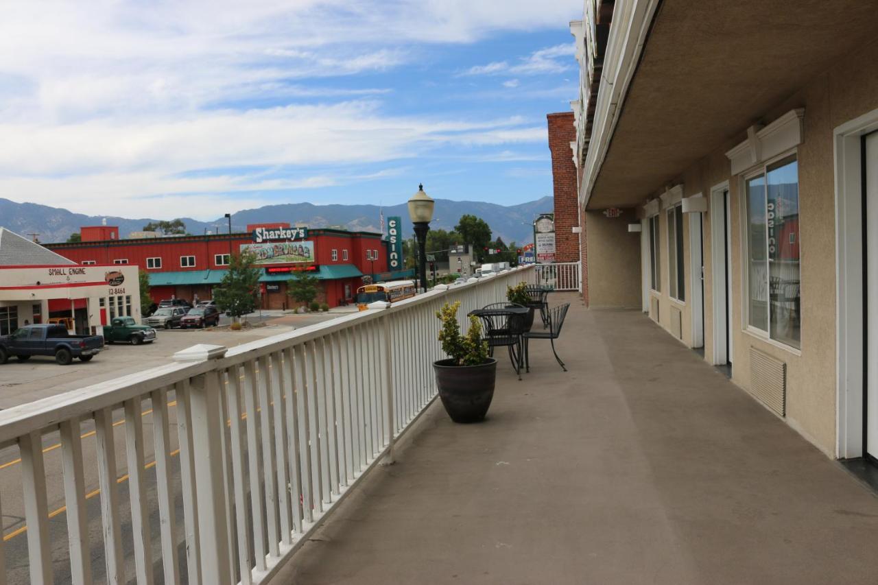 King Room Mountain View Second Floor No Pets