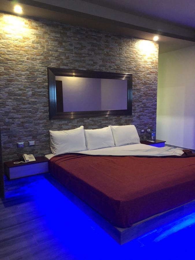 Deluxe King Suite