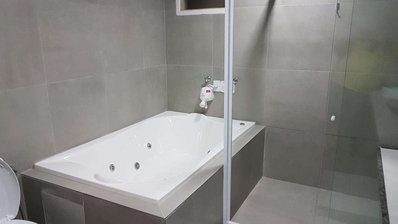 King Suite Spa Bath