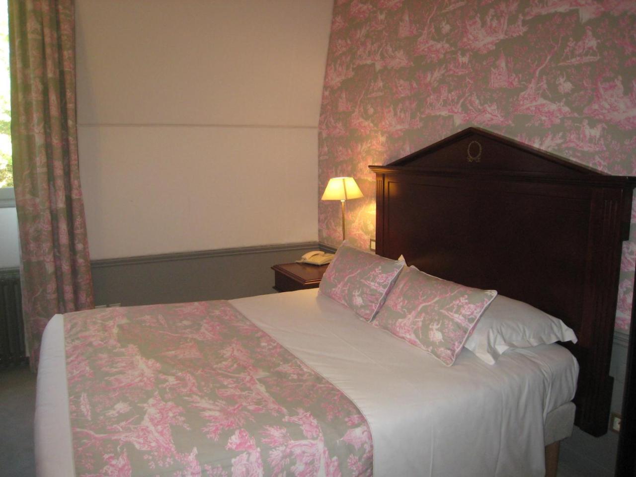 Small Double Room,736006666:JPEG