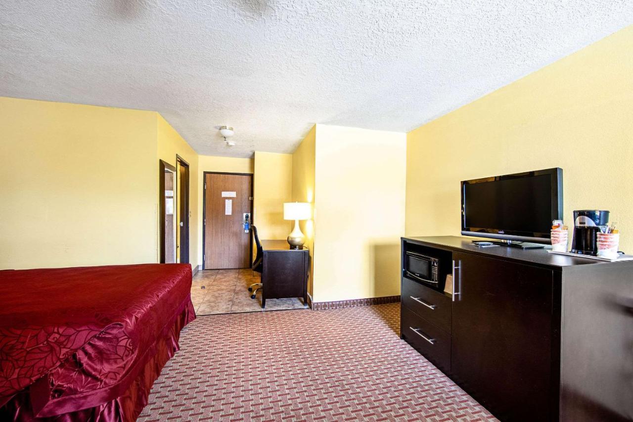Queen Suite with Two Queen Beds - Non Smoking