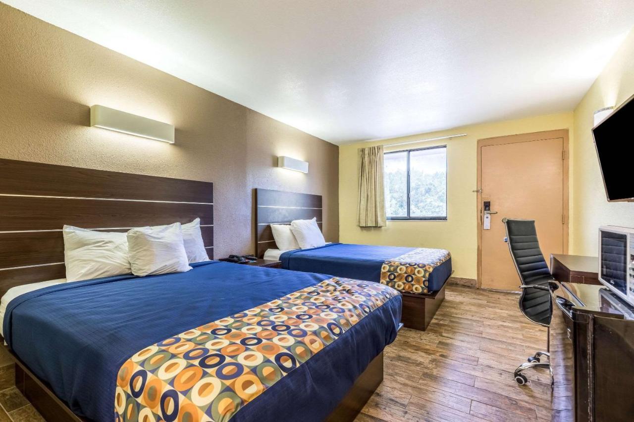 Queen Room Two Queen Beds Smoking