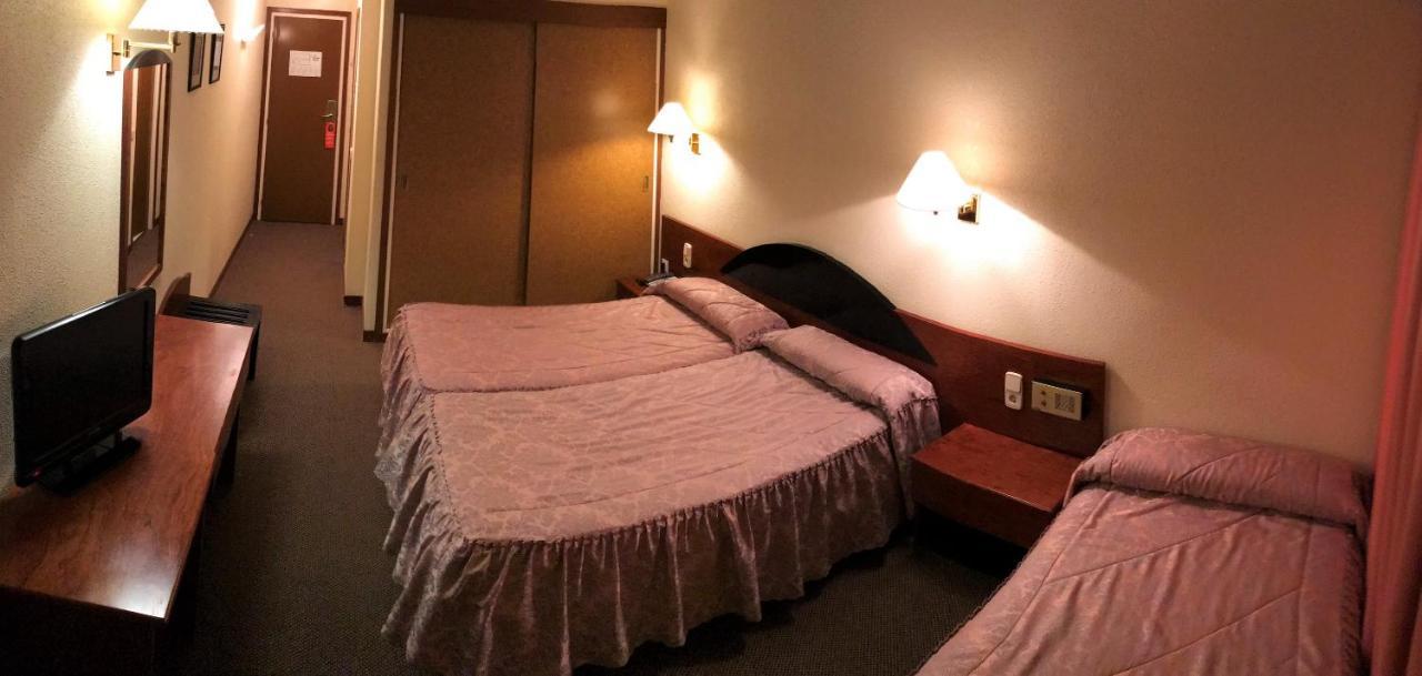 Triple Room Bath
