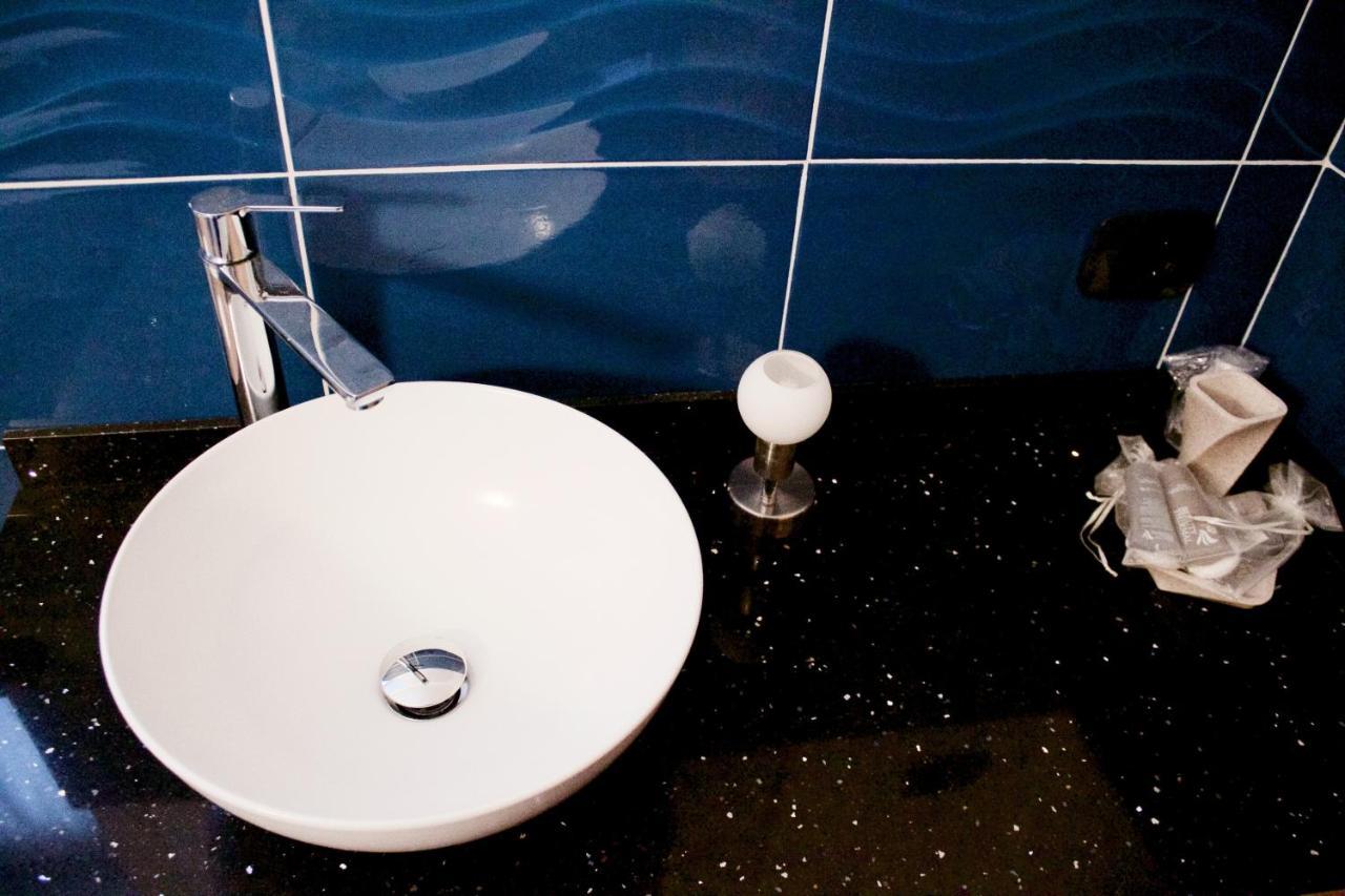 Deluxe Double Room Shower,752191418:JPEG