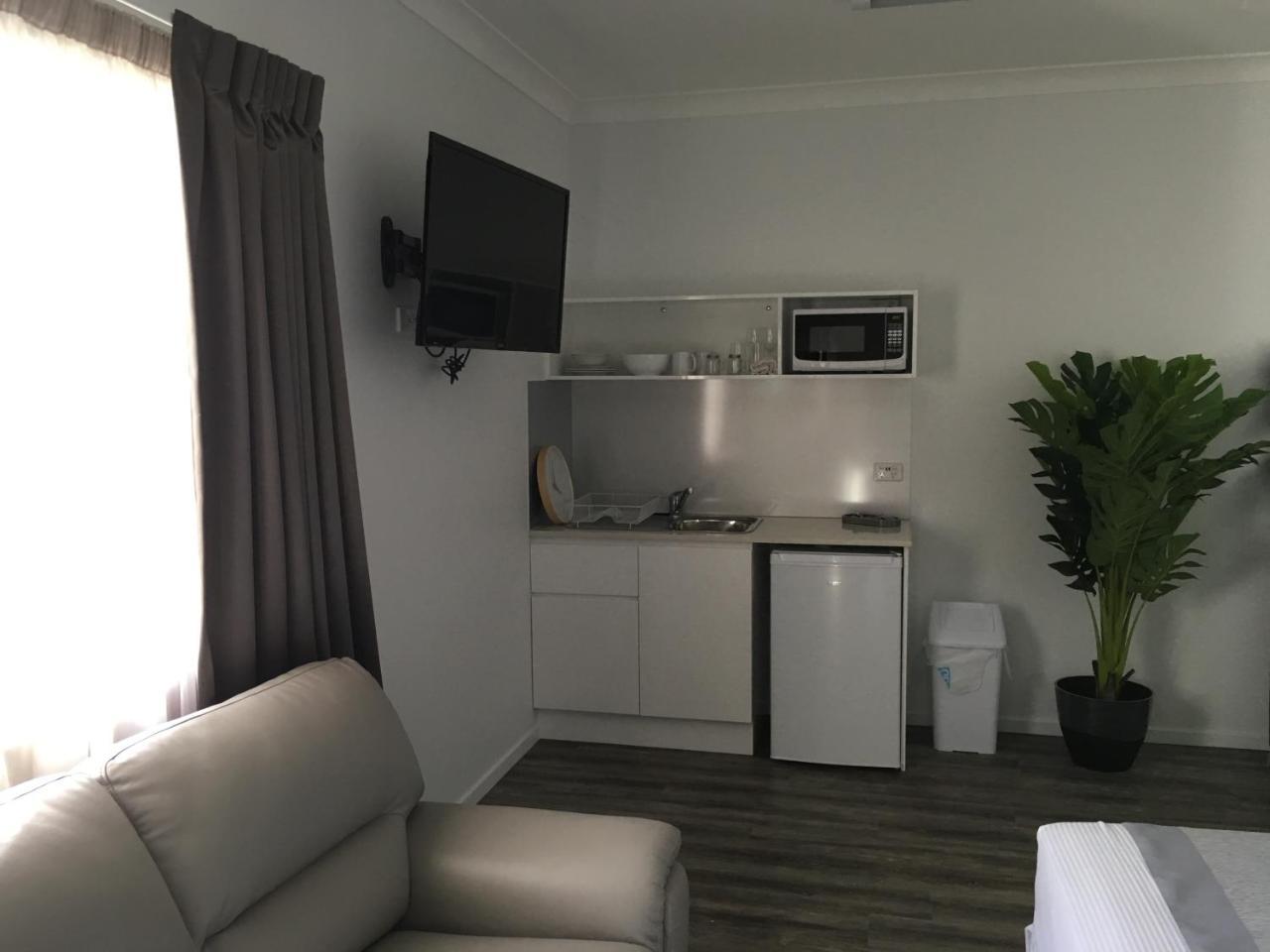 Deluxe Queen Studio